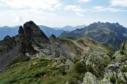 70 Valletto con cresta di salita dal Monte di Sopra e vista in Tre Signori